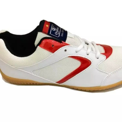 GIÀY CẦU LÔNG CHÍ PHÈO CP005 TRẮNG ĐỎ ( ĐÃ KHÂU TOÀN BỘ ĐẾ )