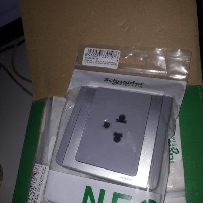 Ổ cắm E3426UEST GS Schneider  3 chấu - Nâu bạc | Chính hãng |