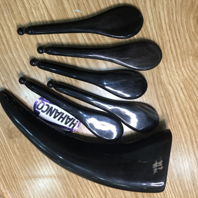 Cây massage mặt bằng sừng đen dày thần thánh (MH844) đánh bay vết nhăn da mặt mà không cần sử dụng bất kì loại kem dưỡng nào