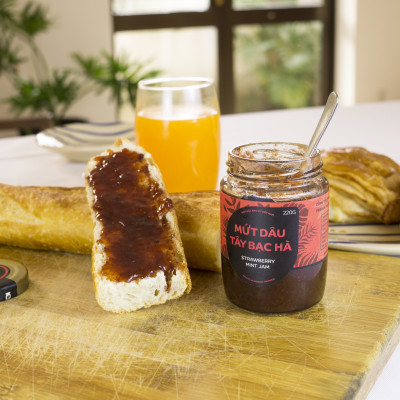 Mứt Dâu Tây Bạc Hà - La Petite Epicerie Saigon 220g 