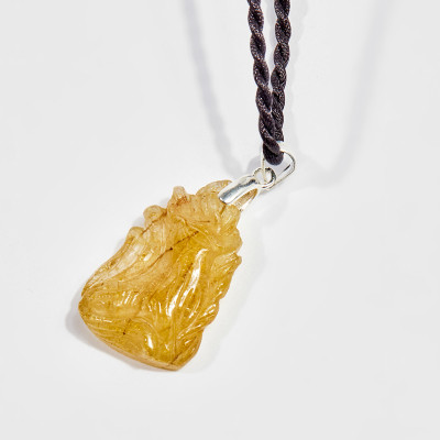 Dây chuyền phong thủy đá thạch anh tóc vàng nữ hoàng hồ ly 9 đuôi 2.5cm mệnh thủy , kim - Ngọc Quý Gemstones