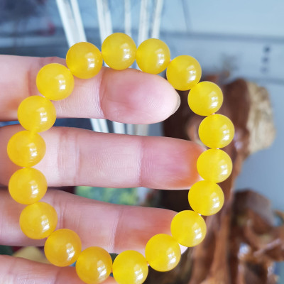 Chiếc Vòng tay đá mã não vàng anh tươi quá đẹp  Size hạt 10mm Nữ mệnh kim thổ thủy đeo  Vòng vàng anh này người lớn trẻ em nhỏ đeo được hết ạ rất là xinh xắn luôn