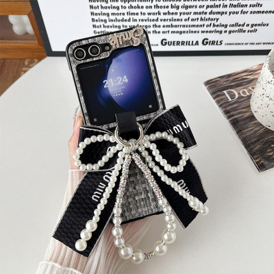Ốp Lưng Cho Samsung Galaxy Z FLip 6 / Z Flip 5 / Z Flip 4 Smile Đính Đá Nơ To Bản Kèm Dây Ngọc Trai Cầm Tay Xinh Xắn