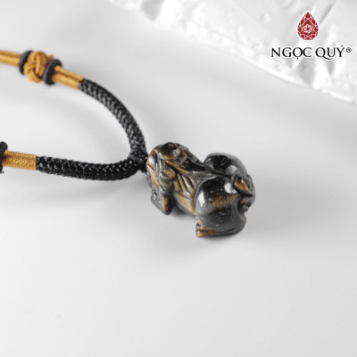 Mặt dây chuyền tỳ hưu mắt hổ 21x14mm mệnh thổ, kim - Ngọc Quý Gemstones