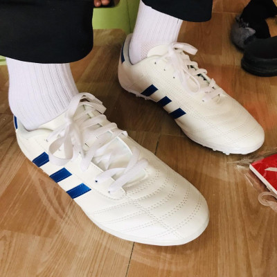 Giày bóng đá phủi Wk 3 sọc trắng 2022 cao cấp