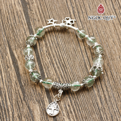 Vòng đá thạch anh ưu linh xanh phối charm cỏ 4 lá mệnh hỏa, mộc - Ngọc Quý Gemstones