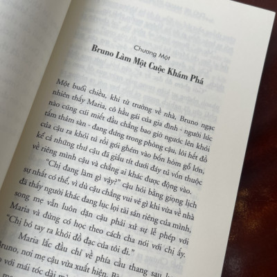 (Tái bản thay bìa) CHÚ BÉ MANG PYJAMA SỌC – John Boyne – Lê Nguyễn Lê dịch – Nhã Nam – NXB Hội Nhà Văn (bìa mềm)