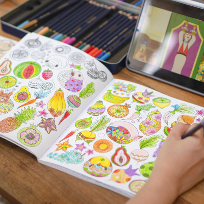 Sách tô màu Một triệu...(cuốn sách mang phong cách kỳ lạ, thú vị nhất) - Đinh Tị Books