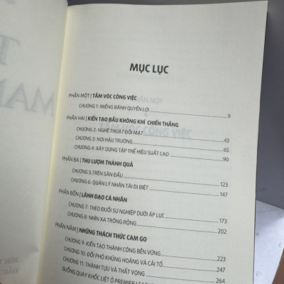 THE MANAGER: Bên trong suy nghĩ, chiến thuật và cách đắc nhân tâm của các nhà lãnh đạo tài ba (bìa mềm) - Mike Carson - Minh Đức dịch – THBooks – NXB Hà Nội