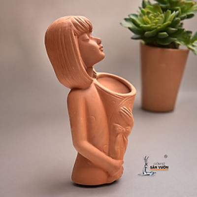 Chậu Gốm Đất Nung Cô Gái Ôm Hoa