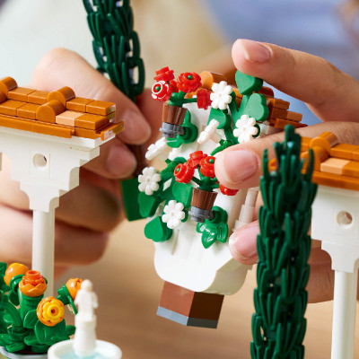 Đồ Chơi Lắp Ráp Khu Vườn Tây Ban Nha LEGO ADUTLS 10359 (1302 chi tiết)