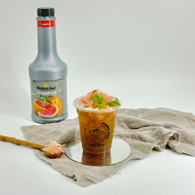Mứt trái cây pha chế Madamsun vị Bưởi Hồng (Grapefruit Puree Mix) chai 1L - Hàng nhập khẩu Malaysia