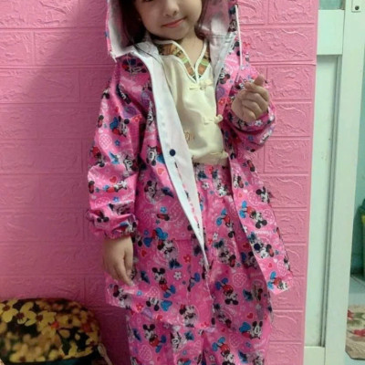 Áo mưa bộ  cho bé trai và  bé gái từ  3  -  10 tuổi , họa tiết hoạt hình dễ thương , vải dù  chống thấm , siêu bền  , có túi đựng xinh xắn , giao màu ngẫu nhiên