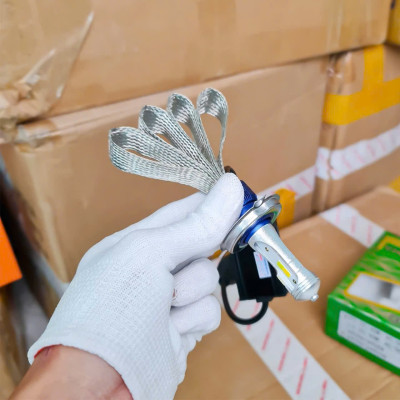 Đèn pha 2 màu F5 BMA chân h4 cắm như zin