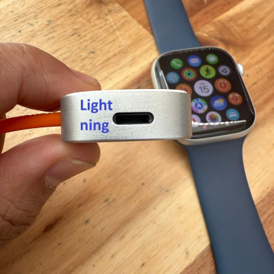 Đế sạc không dây cho Apple Watch Wiwu M23 2 cổng input (C + L)