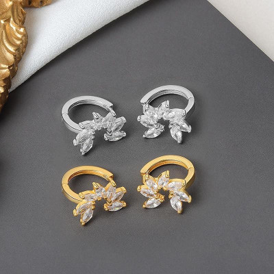 Khuyên tai bạc 925 Mặt Trời toả nắng 7 đá chủ long lanh lung linh lấp lánh nổi bật Dế Bạc - K5824