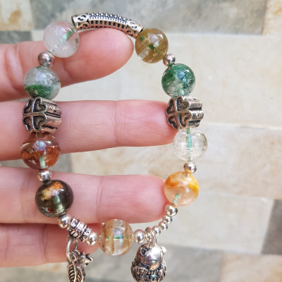 Vòng tay phong thủy may mắn đá thạch anh Ưu linh tự nhiên  Charm bạc kiểu hình chiếc lá mèo may mắn hoa đẹp lắm ạ  Nữ đeo lên tay vừa đẹp vừa sang tốt cho sưc khỏe, may mắn và phong cách trẻ trung sang trọng ạ