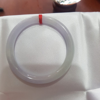 Vòng cẩm thạch Tự nhiên Tím A Trắng 49mm x 6,8mm  Vòng màu tím nhẹ trắng vòng đẹp  Nữ mệnh Kim Thủy 45kg - 50kg ạ