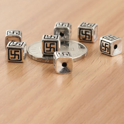 Charm bạc hình vuông xỏ ngang - Ngọc Quý Gemstones