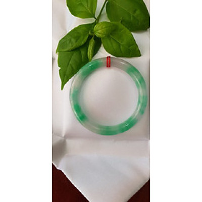 ️Vòng tay nữ đá Cẩm Thạch tự nhiên mới TR LÝ IC 52mm x chột 8mm vòng màu xanh trắng đều đẹp nữ 50kg - 54kg đeo ạ