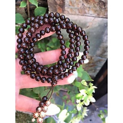 VÒNG ĐEO TAY GỖ TRẦM HƯƠNG QUẤN TAY KIỂU  SIZE HẠT 7MM MÙI GỖ TỰ NHIÊN THƠM THƠM NHẸ Ạ  MÀU NÂU GỖ VÂN VÂN TỰ NHIÊN ĐEO TAY SANG Ạ