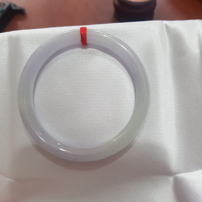 Vòng cẩm thạch Tự nhiên Tím A Trắng 49mm x 6,8mm  Vòng màu tím nhẹ trắng vòng đẹp  Nữ mệnh Kim Thủy 45kg - 50kg ạ