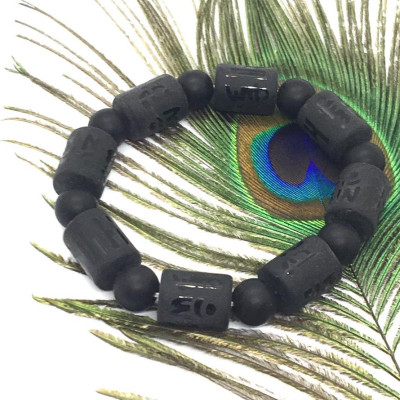 VÒNG TAY ĐÁ ĐEN PHONG THUỶ KHẮC CHỮ OM MANI PADME HUM 