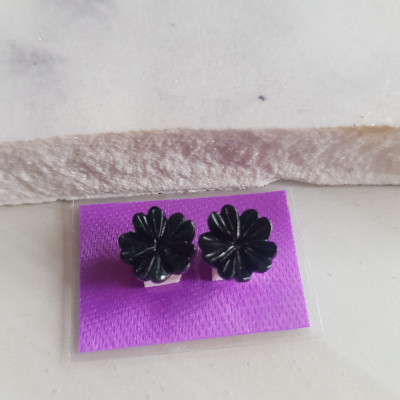 1 Đôi bông tai Kiểu Mới lạ đẹp Bông Hoa Mai Trái Tim 5 cánh Màu Đen Đá Ngọc cẩm thạch tự nhiên đen bóng đẹp hợp Nữ mệnh Thủy mệnh Mộc ạ Size 9mm x dầy 2,5mm Nữ bọc vàng đeo rất đẹp sang ạ