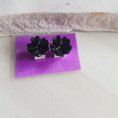 1 Đôi bông tai Kiểu Mới lạ đẹp Bông Hoa Mai Trái Tim 5 cánh Màu Đen Đá Ngọc cẩm thạch tự nhiên đen bóng đẹp hợp Nữ mệnh Thủy mệnh Mộc ạ Size 9mm x dầy 2,5mm Nữ bọc vàng đeo rất đẹp sang ạ