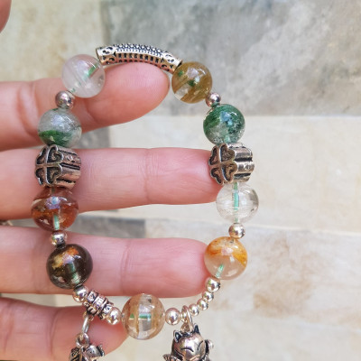 Vòng tay phong thủy may mắn đá thạch anh Ưu linh tự nhiên  Charm bạc kiểu hình chiếc lá mèo may mắn hoa đẹp lắm ạ  Nữ đeo lên tay vừa đẹp vừa sang tốt cho sưc khỏe, may mắn và phong cách trẻ trung sang trọng ạ