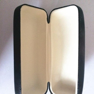 Hộp đựng mắt kính chống vỡ chuyên dụng kiểu dáng bánh mì - Màu đen