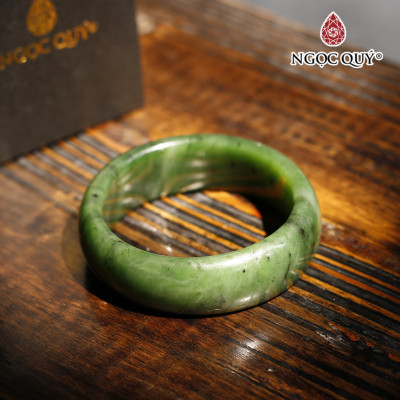 Vòng ngọc bích nephrite liền khối mệnh hỏa, thổ - Ngọc Quý Gemstones
