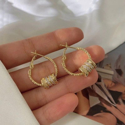 Earrings đeo tai dáng tròn nhỏ cho nữ
