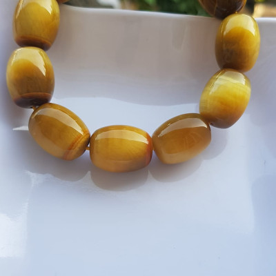 Vòng Tay Phong Thủy Nam Mệnh Thổ Kim Thủy Mới Đẹp Hạt Lu Thống Mới Vàng Nâu bóng đẹp Chất liệu đá mắt hổ tự nhiên vàng nâu bóng đẹp ạ Size hạt 14mm x dài 19mm ạ