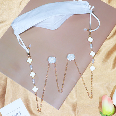 Dây đeo kính ngọc trai mix cỏ bốn lá trắng charm hoa hồng đặc biệt phong cách Hàn Quốc ấn tượng idol hot