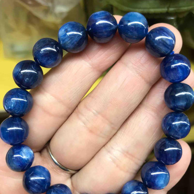Chiếc Vòng Tay Phong Thủy Đá Kyanite Xanh Dương Đậm Thiệt Đẹp 10mm Là 1 Dạng Đá Sapphire Nước Tự Nhiên Nữ Mệnh Thủy Mệnh Mộc Đeo Sang Trọng Hợp Tuổi Công Việc Tốt Đẹp
