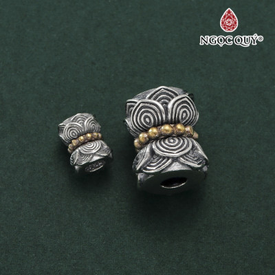 Charrm bạc trụ xỏ ngang họa tiết hoa sen - Ngọc Quý Gemstones