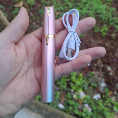 Bút tỉa lông mày lông mũi cao cấp,máy dùng sạc điện điện nhỏ gọi tiện