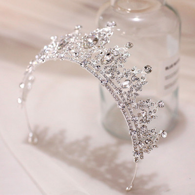 Set vương miện cô dâu, bông tai ngọc trai dài và lúp voan cài tóc cô dâu xinh đẹp