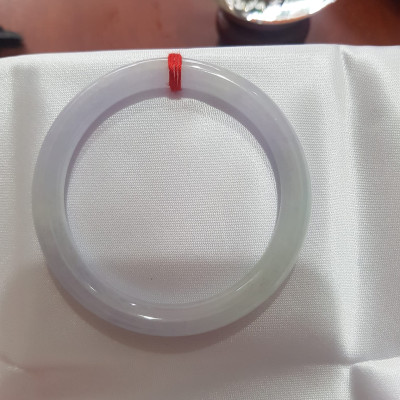 Vòng cẩm thạch Tự nhiên Tím A Trắng 49mm x 6,8mm  Vòng màu tím nhẹ trắng vòng đẹp  Nữ mệnh Kim Thủy 45kg - 50kg ạ