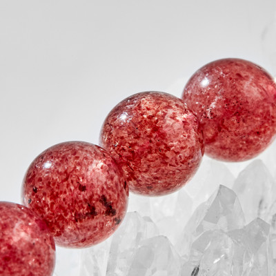 Vòng tay thạch anh dâu charm hồ lô Ngọc Quý Gemstones