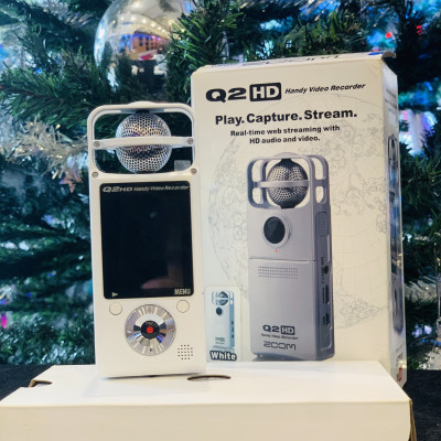 Máy quay cầm tay ZOOM Q2HD – Hàng Chính Hãng