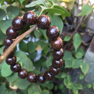 Vòng TAY GỖ TRẦM HƯƠNG TỰ NHIÊN HẠT TRÒN SIZE 13MM CÓ 17 HẠT LỌT VÀO VÒNG CUNG SANH NAM ĐEO TỐT Ạ