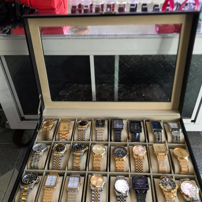 Hộp đựng đồng hồ 24 cái SAIKE SAIKE S247 bọc da màu đen