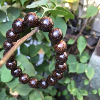 Vòng TAY GỖ TRẦM HƯƠNG TỰ NHIÊN HẠT TRÒN SIZE 13MM CÓ 17 HẠT LỌT VÀO VÒNG CUNG SANH NAM ĐEO TỐT Ạ