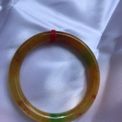 CHIẾC VÒNG TQUÝ 52 GỒM 4 MÀU TỨ QUÝ TÔNG CAM BÔNG ĐỎ 2 VÂN XANH LÁ TƯƠI ĐẸP NỮ 47kg đến 56kg