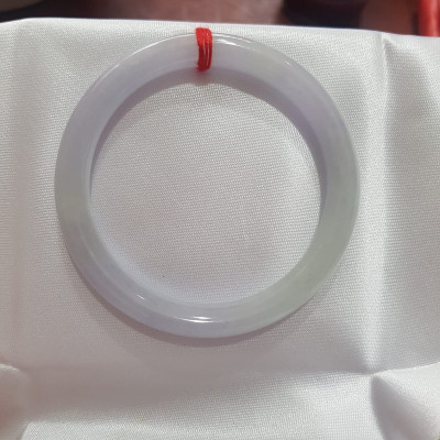 Vòng cẩm thạch Tự nhiên Tím A Trắng 49mm x 6,8mm  Vòng màu tím nhẹ trắng vòng đẹp  Nữ mệnh Kim Thủy 45kg - 50kg ạ