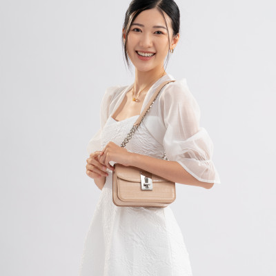 Túi Yuumy ( Thời trang nữ phối khóa trang trí size 18 - Túi đeo chéo da Verein YN186 )