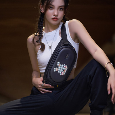 Túi đeo chéo màn hình LED Divoom Pixoo SlingBag-C nhỏ gọn, phong cách - Hàng chính hãng