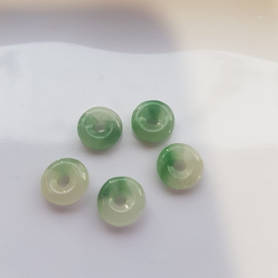 Bộ Trang sức Charm Vòng Tay gồm 5 đồng tiền may mắn tài lộc  Chất liệu đá cẩm thạch xanh Ngọc trắng tự nhiên bóng đẹp  Size hạt đk 9mm x đk cao 3mm x lỗ giữa đồng tiền 2mm nữ phối vòng tay và làm mặt dây chuyền đeo đẹp ạ